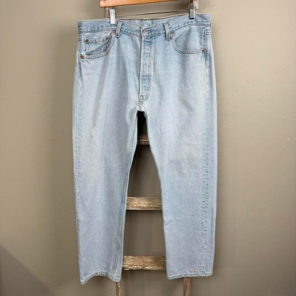 Vintage 02' USA Levi 501 Button Fly Lightwash Denim Jeans 37x29
